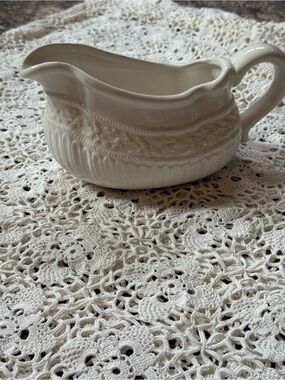 Cream Ceramic Gravy Boat - Elegant Dinnerware